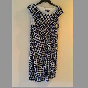 Jessica Howard- white, blue and black sleeveless dress with twist front, Size 16